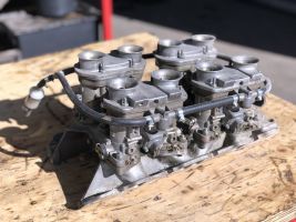 Rover V8 spruitstuk met Webers