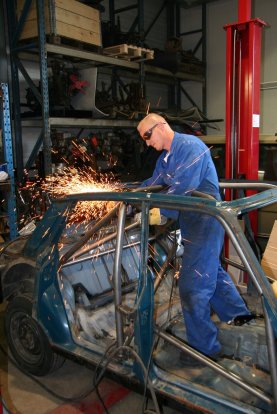 08-07-2010 "Aflassen en afwerken van de rolkooi"