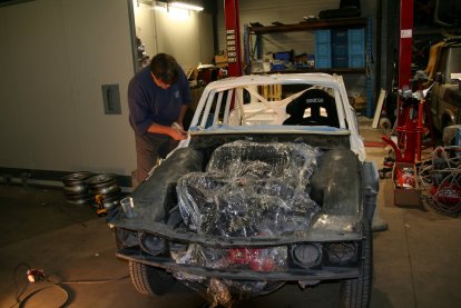 31-08-2010 "Voorbewerken van het motorcompartiment"