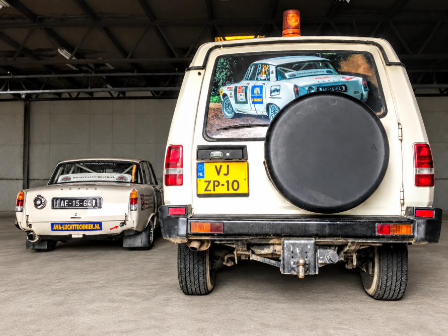 Dit koppel staat "op stal" Rover P6 2000TC & Disco 300TDi