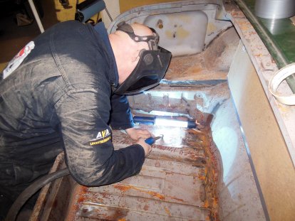 09.01.2014 Klein laswerk aan de bodem / achterzijde