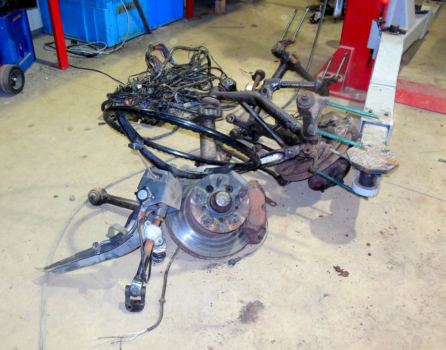 11.2.2014 demontage VOORWIEL OPHANGING