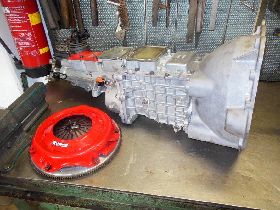 05-04-2014 De V8 en Tremec bak