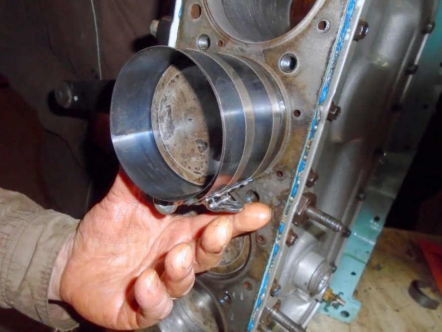 4-3-2015 "zuigers terug plaatsen"